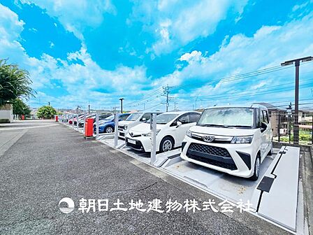 【駐車場】敷地内駐車場。日々の暮らしをスムーズにするため大切なスペースです。
