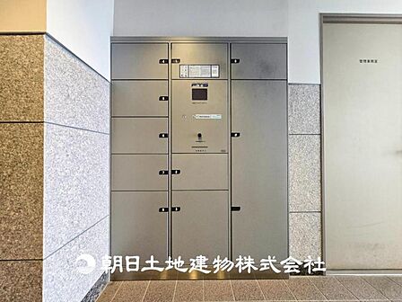 【宅配ボックス】ご不在時にも大切なお荷物を守ってくれる宅配ボックス。