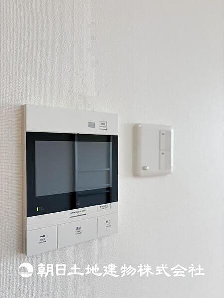 【設備】訪問者の確認が出来るので、セキュリティ対策にも最適のモニター付きインターホン。