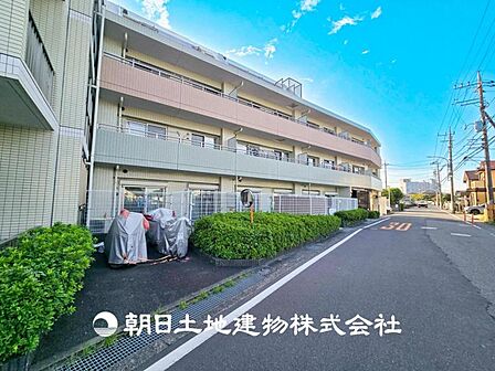 【現地写真】この開放感ある眺望と共に閑静な住宅街の季節感を演出する四季折々の変化を楽しめる心地よい場所となることでしょう。