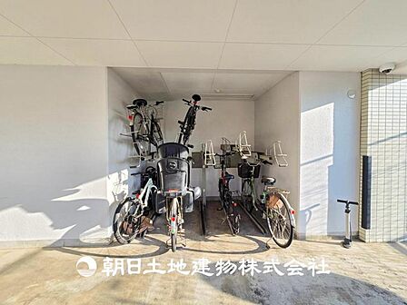 【駐輪場】お子様の自転車など、置き場に困ることはないでしょう。