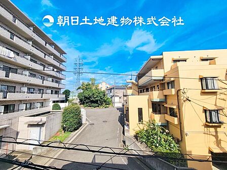 【眺望】太陽に愛された家。陽当り・通風に優れた魅力的で快適さを追求した住宅です。ここに住むからこそ意味がある。そんな特別感に浸りながら、毎日をお過ごし下さい。