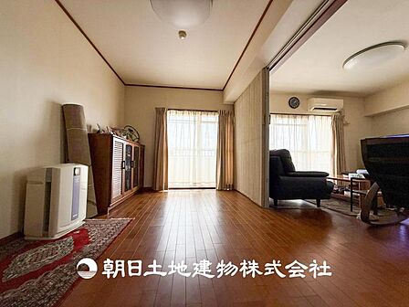 【リビング】1日の中で最も長い時間を過ごすリビングは、笑顔があふれる空間です。