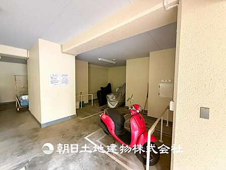 【バイク置き場】風雨からバイクを守れるバイク置き場です。