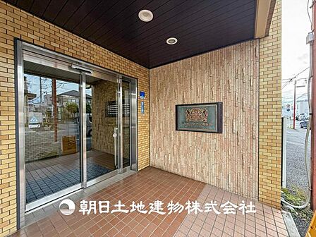 【エントランス】明るく開放的なエントランスです。