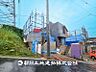 外観：【現地写真】 低層一戸建てを中心とした街並みが整然と続き周辺は高い建物がないので、採光や開放性に恵まれ、空が広く閑静な環境です。