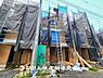 外観：【現地写真】爽やかな青空の下に贅沢なほどに降り注ぐ陽光、豊かな居住性と、クオリティが見事に調和した空間は、住まうことの喜びを感じさせてくれます。