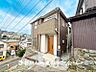 外観：【外観写真】 表現された空間はたくさんの光を浴び、風を感じ、暮らしの時間を豊かにしてくれます。デザインされた空間と競い合うかのような充実した建物と共に大切な家族の思い出を刻んでいきます。 