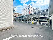 【駐車場】 敷地内駐車スペース。日々の暮らしにも大切なスペースです。