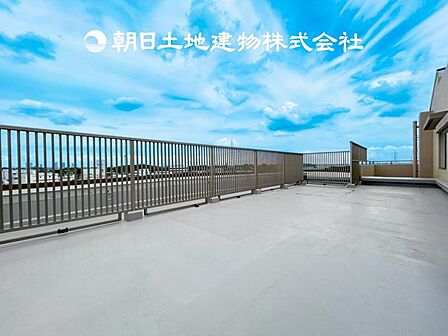 【バルコニー】太陽に愛された家。陽当り・通風に優れた魅力的で快適さを追求したプライベート空間です。