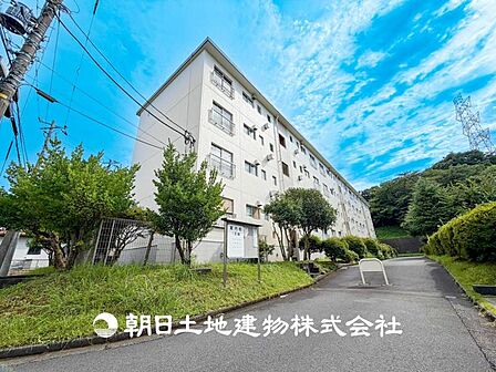 【外観・立地】時代の流行ではなく拘りを貫く。シックなカラートーンで街並みに溶け込む外観は、絶妙なバランスで輝きを放ちます。