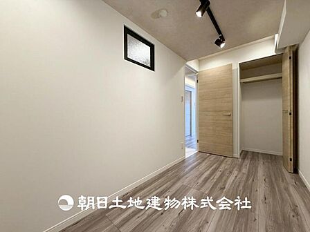 【洋室】一人時間を快適にすごせるように、落ち着いて過ごせる癒しと寛ぎの空間が欲しい。そんな願いを叶えました。