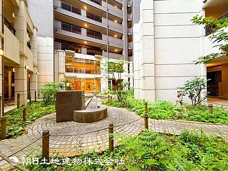 【共有部】表現された空間はたくさんの光を浴び、風を感じ、暮らしを豊かにしてくれます。家族の思い出を刻んでいきます。