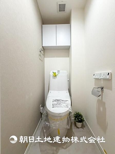【トイレ】家族みんなが毎日使う場所だから。お掃除がしやすい方はいい。汚れをふき取り易いフロアと壁紙をチョイス致しました