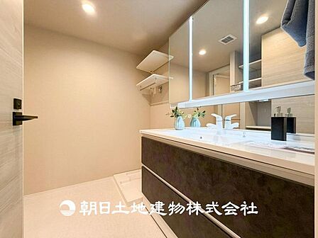 【洗面化粧台】こだわりをもった洗面台は普段の日々をファッショナブルな日々に変換してくれる力があります。