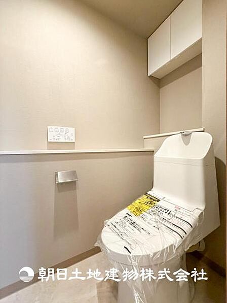 【トイレ】家族みんなが毎日使う場所だから。お掃除がしやすい方はいい。汚れをふき取り易いフロアと壁紙をチョイス致しました