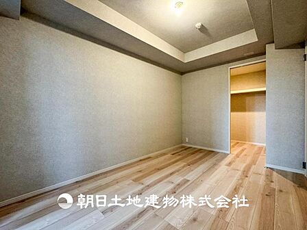 【洋室】一人時間を快適にすごせるように、落ち着いて過ごせる癒しと寛ぎの空間が欲しい。そんな願いを叶えました。