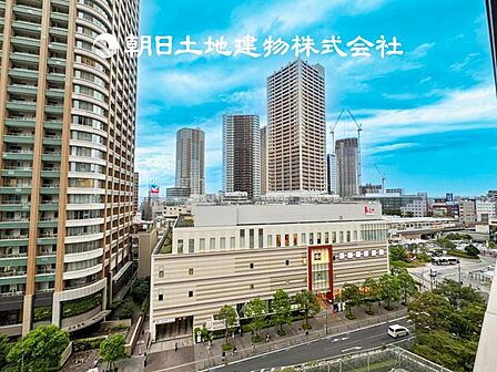 【眺望】部屋から眺める景色はお部屋のインテリアの一部です。開放感ある景色は季節や天候によって変化する素敵な絵画ですね！