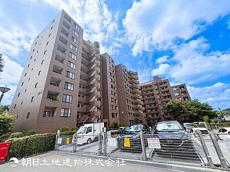 【外観写真】今はまだ建築中ですがここからスタートする住空間をイメージするには十分です。現地に足を運んでみてください。