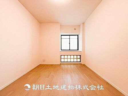 【居室】ご自宅で快適に過ごす条件は、一人ひとり違います。個性が強すぎないシンプルな内装とシンプルなデザインで統一しております。居住していく中であなただけの【幸せマイホーム】を創り上げて下さい。