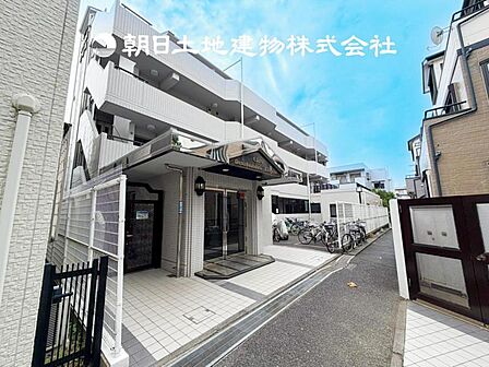 【外観写真】家族の色を映し出す洗練された邸宅は、ずっと輝き続けながらいつしか街の風景に溶け込んでいきます。