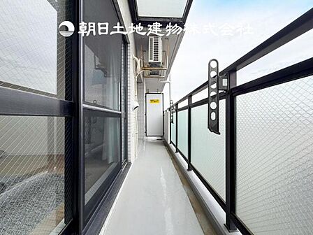 【バルコニー】太陽に愛された家。陽当り・通風に優れた魅力的で快適さを追求したプライベート空間です。