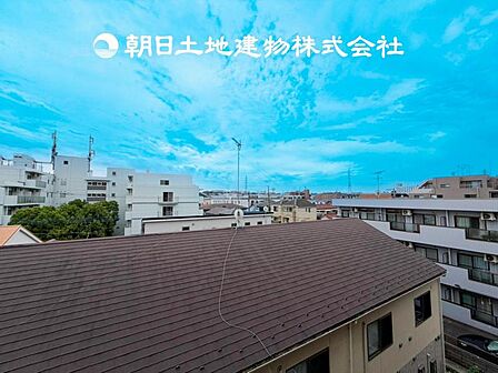 【眺望】部屋から眺める景色はお部屋のインテリアの一部です。開放感ある景色は季節や天候によって変化する素敵な絵画ですね!