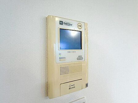 【モニター付インターホン】お子様のお留守番にも安心なTVモニタ付インタホン。来客者を確認できる上に留守中の録画もできます