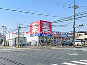 ウエルシア足立加賀店（142m）