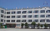 足立区立　西新井中学校（427m）