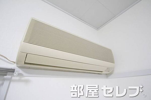 画像13:冷暖房エアコン。