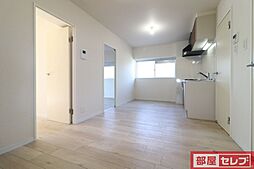 メゾンKARI 3階2LDKのリビング/ダイニング