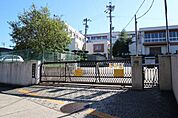 滝川小学校 450m