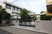 井戸田小学校 543m