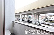 高架沿いですが音は気になりません。
