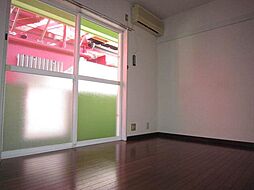 第5ロワイヤル 101 1階1Kのリビング/ダイニング