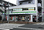 ファミリーマート光が丘東大通り店 94m