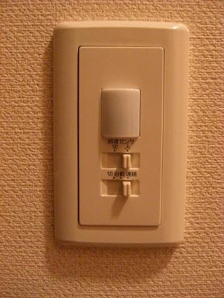 画像18:玄関ライトスイッチ