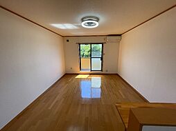 グラシアス・レオーネI 205 2階ワンルームのリビング/ダイニング