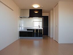 ロイヤル ブルー オーシャン　A 106 1階ワンルームのリビング/ダイニング