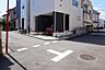 周辺：角地につき2方向に接道