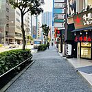 ビル前面道路