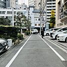 ビル前面道路