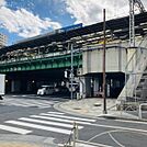 ビル前面道路