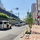ビル前面道路