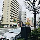 ビル前面道路