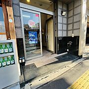 オフィスビル出入口
