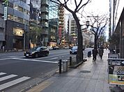 ビル前面道路