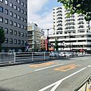 ビル前面道路