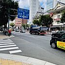 ビル前面道路